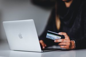 What is an eCommerce website? And what are its benefits?